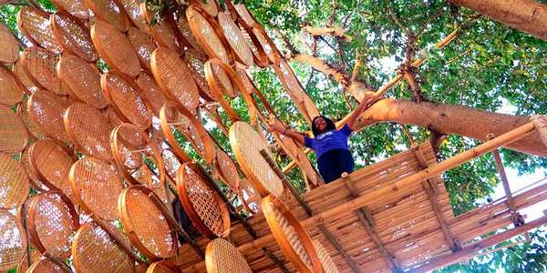 TreeHouse: a casa na árvore em bambu
