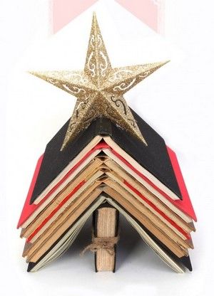 árvore de Natal feitas com livros