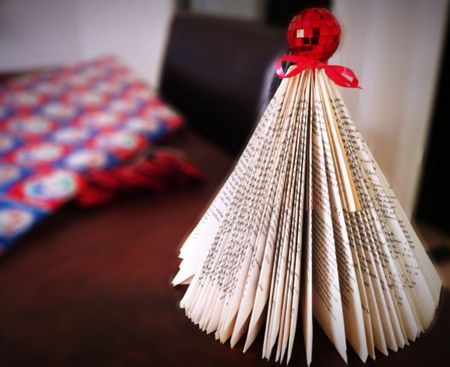 árvore de Natal feitas com livros