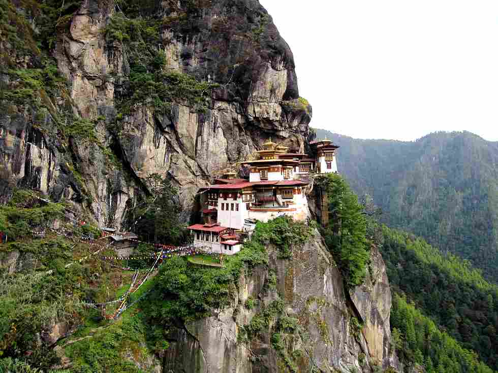 Monastério de Taktshang, conhecido como Ninho do Tigre, no Butão