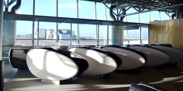 aeroporto de Helsínque se pode dormir em uma concha