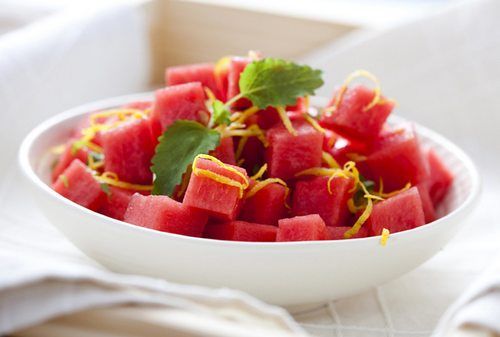 Salada de frutas com hortelã