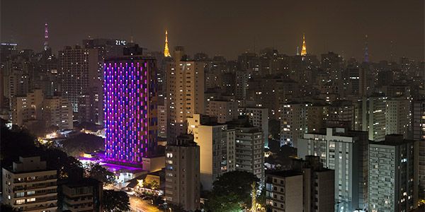 Fachada hotel interativo SP - noite