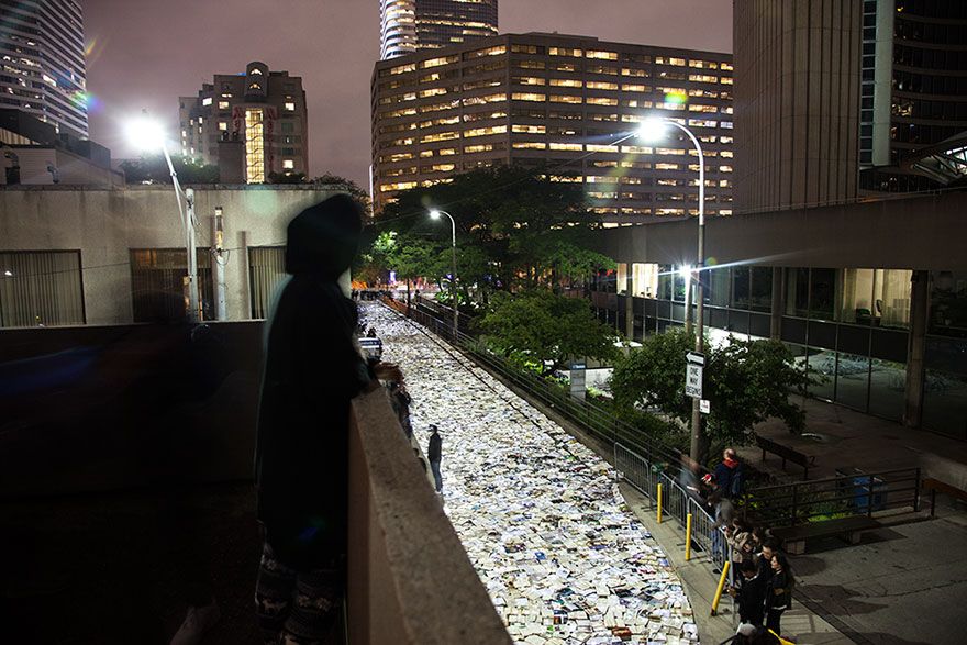 10000 livros toronto 3