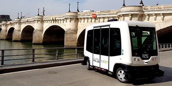 micro-ônibus elétrico e sem motorista