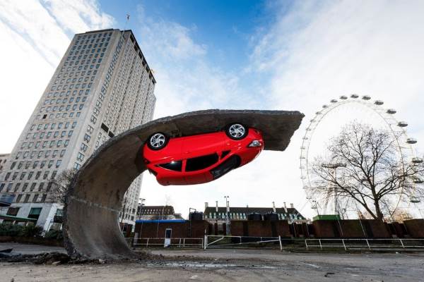 alex chinneck 16