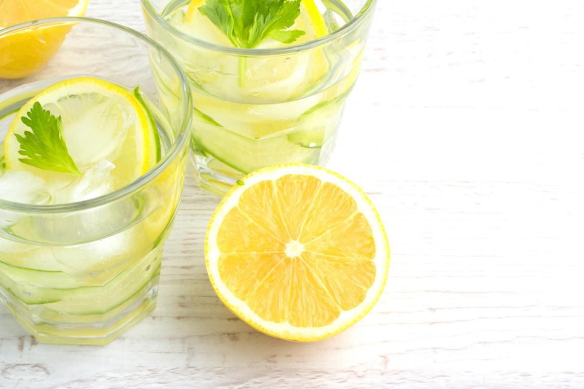 Água e limão: o que acontece com o corpo tomando todos os dias - greenMe Água e limão: o que acontece com o corpo tomando todos os dias - greenMe