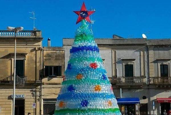 10 árvores de Natal de material reciclado, com uma mensagem importante para você! - greenMe 10 árvores de Natal de material reciclado, com uma mensagem importante para você! - greenMe