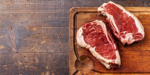 A carne que você come é “fake”: maciez e suculência conseguidas à base de choques, químicos e gases