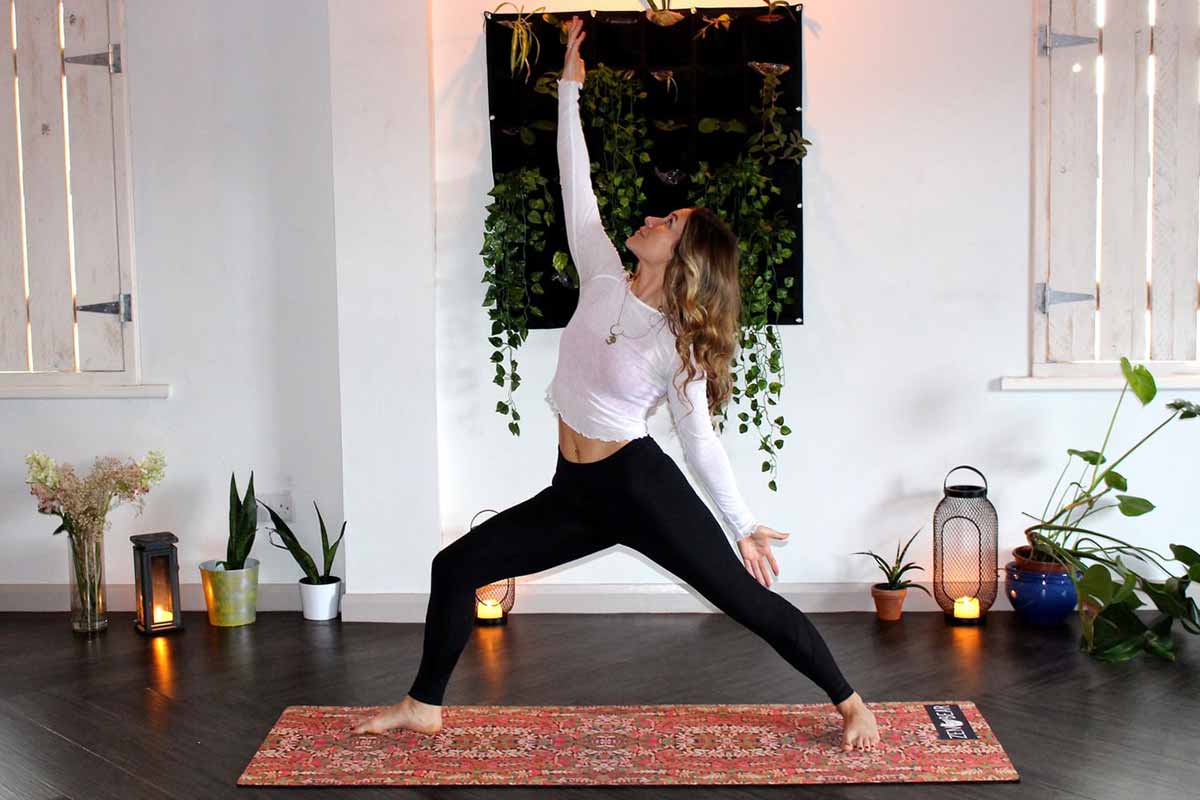 Procura por yoga online triplica na pandemia. Todo mundo no tapetinho