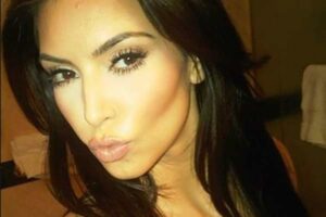 Selfie com cara de pato de Kim Kardashian